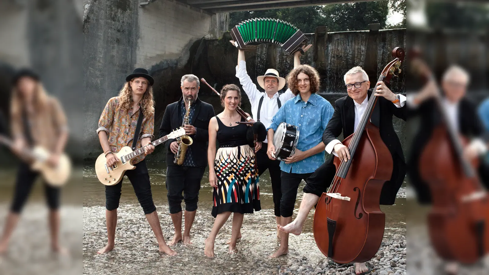 Zu „Spui&#39;maNovas gehören Stefan Straubinger (Bandoneon, Drehleier, Maultrommel), Eva Straubinger (Dudelsack, Klarinette, Blockflöte) sowie die Söhne Fridolin (E-Gitarre, Akkustikgitarre, E-Bass, Posaune) und Dominik (Drumset, Percussion, Violine) und Tochter Marlene (Tanz). Ergänzt wird das Ensemble je nach Anlass mit diversen Gastmusikern an Bass, Gitarre und Saxophon. (Foto: Stephanie Kulbach)