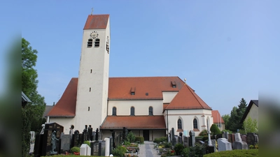 Als die geistlichen Würdenträger nach Aschheim blickten: Wo heute die Kirche St. Peter und Paul steht, fand im 8. Jahrhundert die erste bayerische Landessynode statt. (Foto: bs)