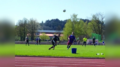 Die Pasinger Kicker besiegten im Auswärtsspiel den TSV Peiting überragend mit 4:1. (Foto: pi)