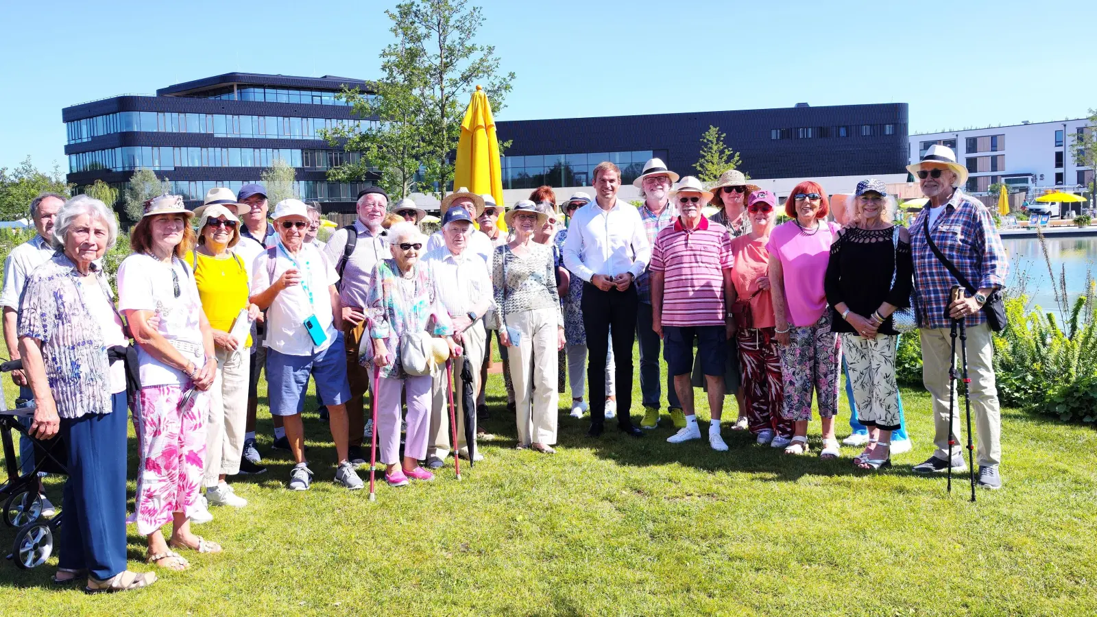 Einen schönen sonnigen Tag hatte sich die Senioren-Union für ihre Fahrt zur LGA ausgesucht. Man genoss die Rundwanderung, erfreute sich an den Themengärten und stärkte sich mit einer Brotzeit.  (F.:  Peter Kellner/ Senioren-Union USH)