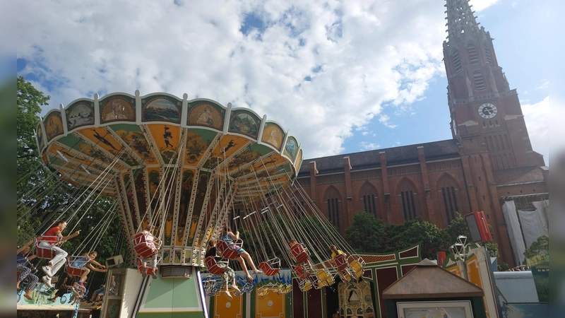 Auf dem Mariahilfplatz geht es wieder rund: Mit der Kirchweihdult beginnt die letzte Dult des Jahres. (Archivbild: bas)