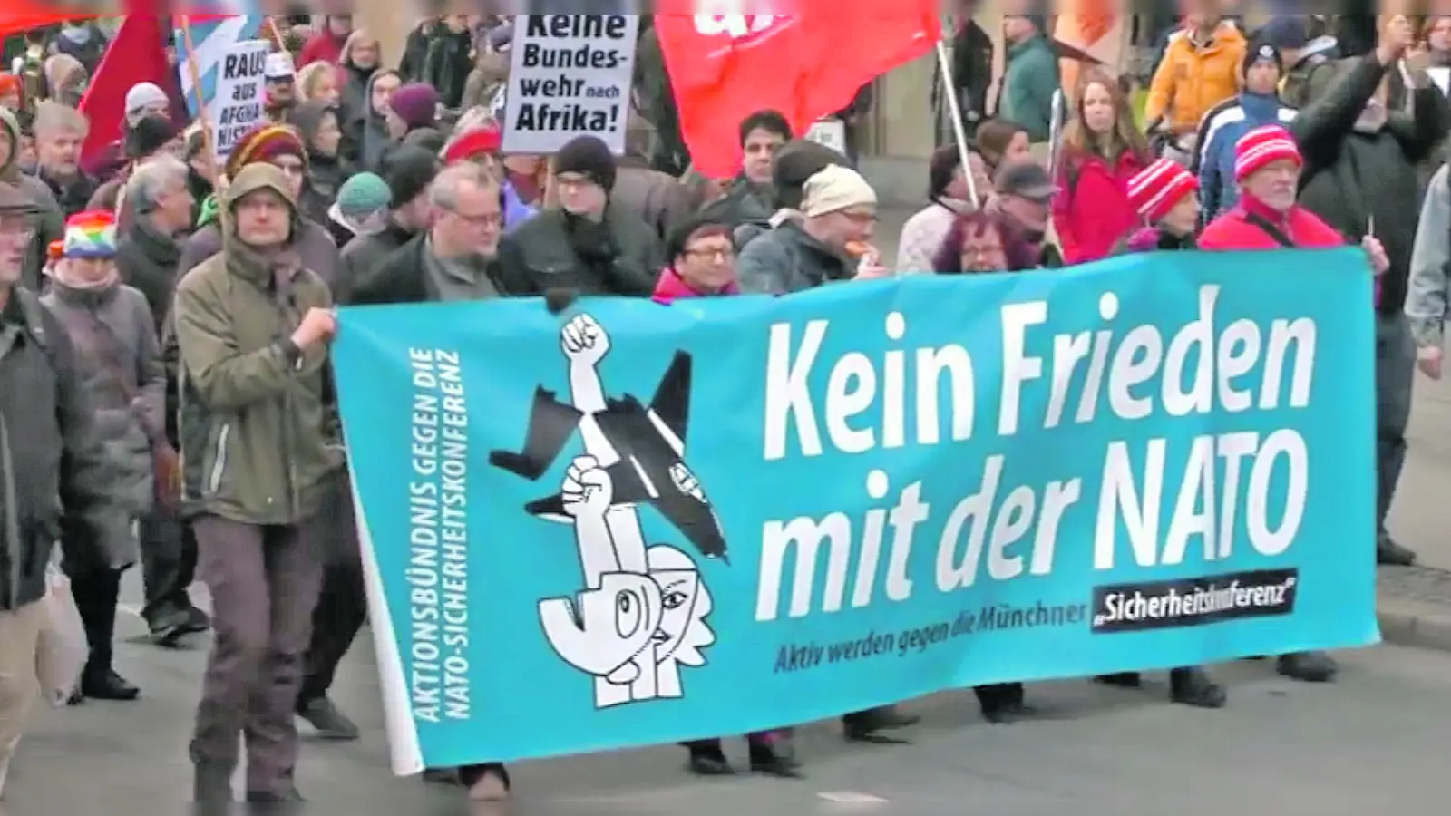 Auf Konfrontation gegen Aufrüstung und Krieg: Die Demonstranten werden die Konferenz wieder symbolisch umzingeln. (Foto: Archiv/ChrisBMuc)