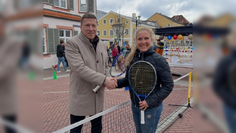OB Max Gotz und Weltmeisterin Anette Zweck lieferten sich einen Schlagabtausch auf dem Kleinfeld. (Foto: Zweck)