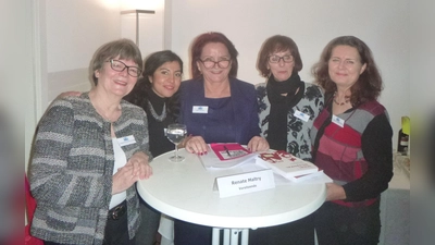 Die Vorstandschaft des Stadtbunds Münchner Frauenverbände mit der Vorsitzenden Renate Maltry (Mitte) beim Jahresempfang Ende Januar. (Foto: SMF)