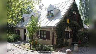 Ein Überbleibsel aus einer Zeit, als in Haidhausen viele einfache Handwerker und Tagelöhner lebten, ist das Üblacker-Häusl. Hier ist heute ein kleines Museum eingerichtet. (Foto: bs)