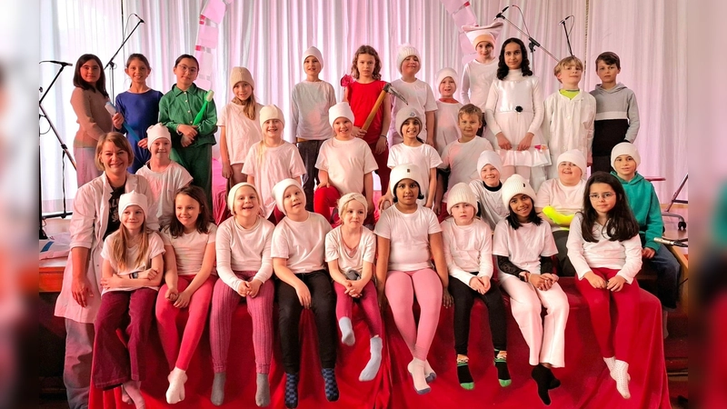 Die Kinder der Musical AG von Frau Geisler aus der Berner Grundschule . (Foto: Sch)