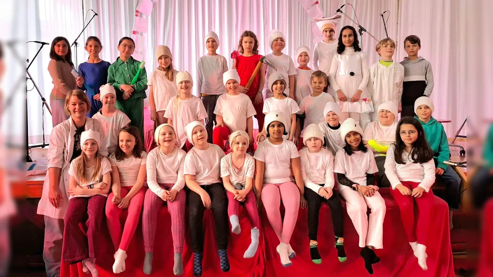 Die Kinder der Musical AG von Frau Geisler aus der Berner Grundschule . (Foto: Sch)
