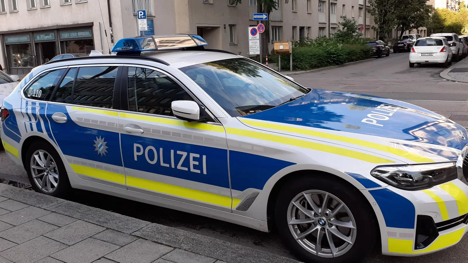In Schwabing ist ein Polizist mit einem Messer angegriffen worden. Der Verdächtige wurde festgenommen. (Foto: mha)
