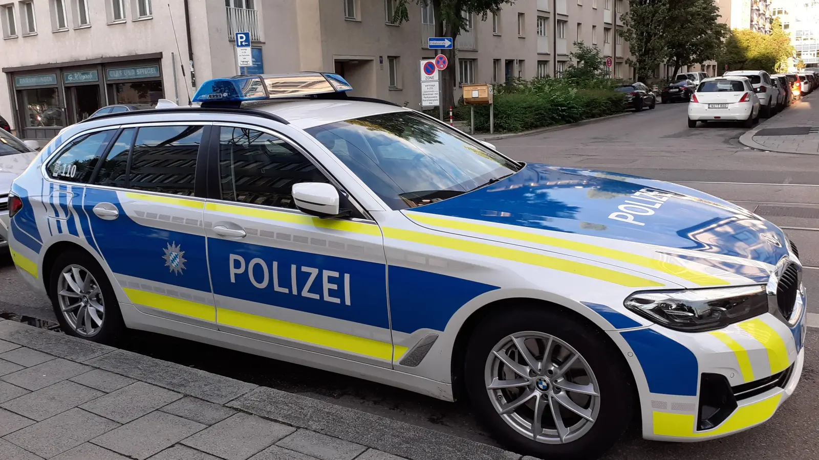 Nach einem tödlichen Verkehrsunfall in der Kreillerstraße ermittelt die Münchner Verkehrspolizei. (Foto: mha)