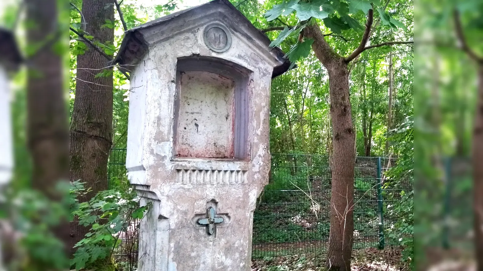 Die 14 Stelen des Berg am Laimer Kreuzwegs waren teils stark beschädigt. Nun werden sie saniert. (Foto: CSU)