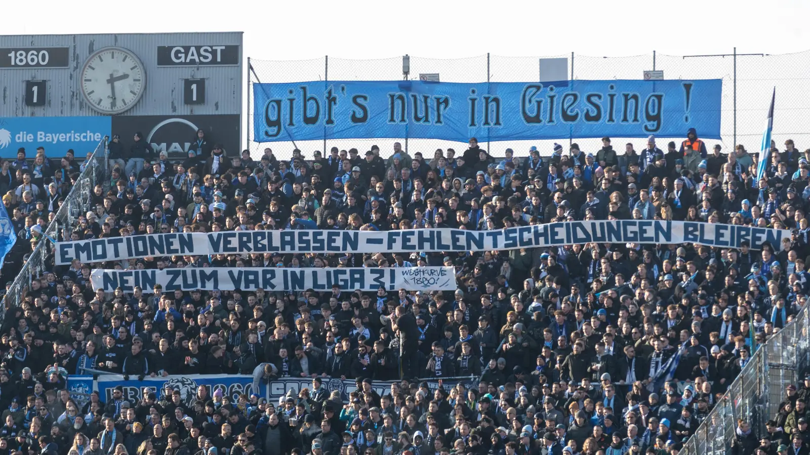 Bleiben ohne Videounterstützung: Schiedsrichter in der 3. Liga. (Foto: Anne Wild)