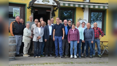 Die FWG lud die fleißigen Schulweghelfer zum gemeinsamen Frühschoppen ein. (Foto: Thomas Schächtl)