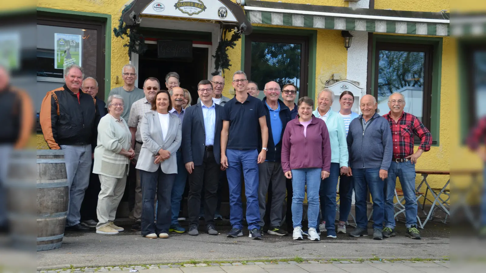 Die FWG lud die fleißigen Schulweghelfer zum gemeinsamen Frühschoppen ein. (Foto: Thomas Schächtl)