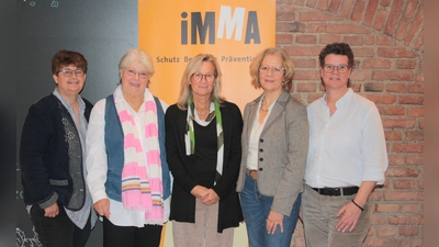 IMMA e.V. unterstützt Mädchen* und junge Frauen* (von links): Stadträtin Micky Wenngatz, IMMA-Mitgründerin Hanne Güntner, Gundula Brunner und Sabine Wieninger (beide geschäftsführende IMMA-Vorständinnen) und Stadträtin Mo Lovis Lüttig. (Foto: job)