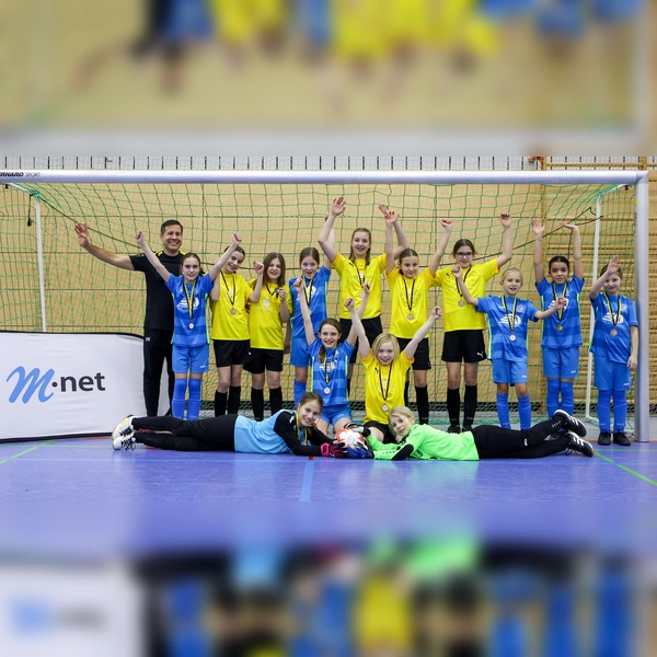 Große Freude herrschte bei den Juniorinnen des Gastgebers SC Weßling über das erste Mädchen-Turnier im Rahmen der M-net Hallentage.<br> (Foto: M-net/Alexandra Beier)