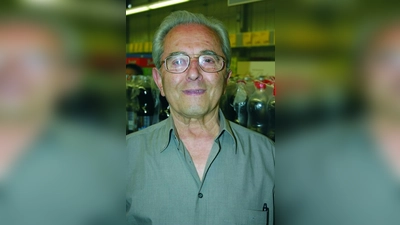 Theodor Papatheodorou aus Haidhausen freut sich über die neu eröffnete ALDI-Filiale: „Das ist wunderbar! Darauf habe ich lange gewartet. Ich kaufe immer bei ALDI ein, weil es mir so gut schmeckt.” (Foto: ls)