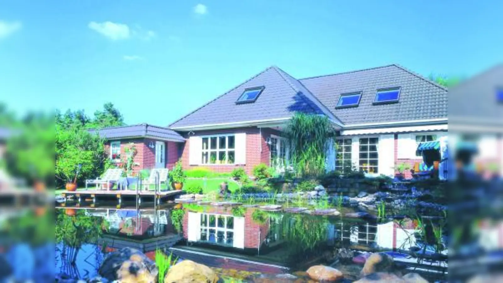 Dieser Klassiker kommt nie aus der Mode: Bungalows begeistern durch weitläufige, offene Innenräume und Wohnkomfort auf einer Ebene. (Foto: bhw)