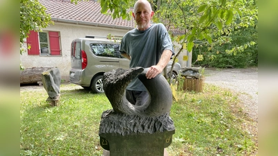 Peter Heesch, Vorsitzender der Freien Ateliers und Werkstätten (Fauwe), freut sich darauf seine neuen Skulpturen vorzustellen.  (Foto: Patrizia Steipe)