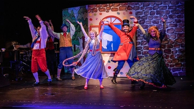 Das Kindermusical-Ensemble des Freien Landestheaters Bayern zeigt eine etwas andere Version der Rapunzel-Geschichte. (Foto: FLTB)