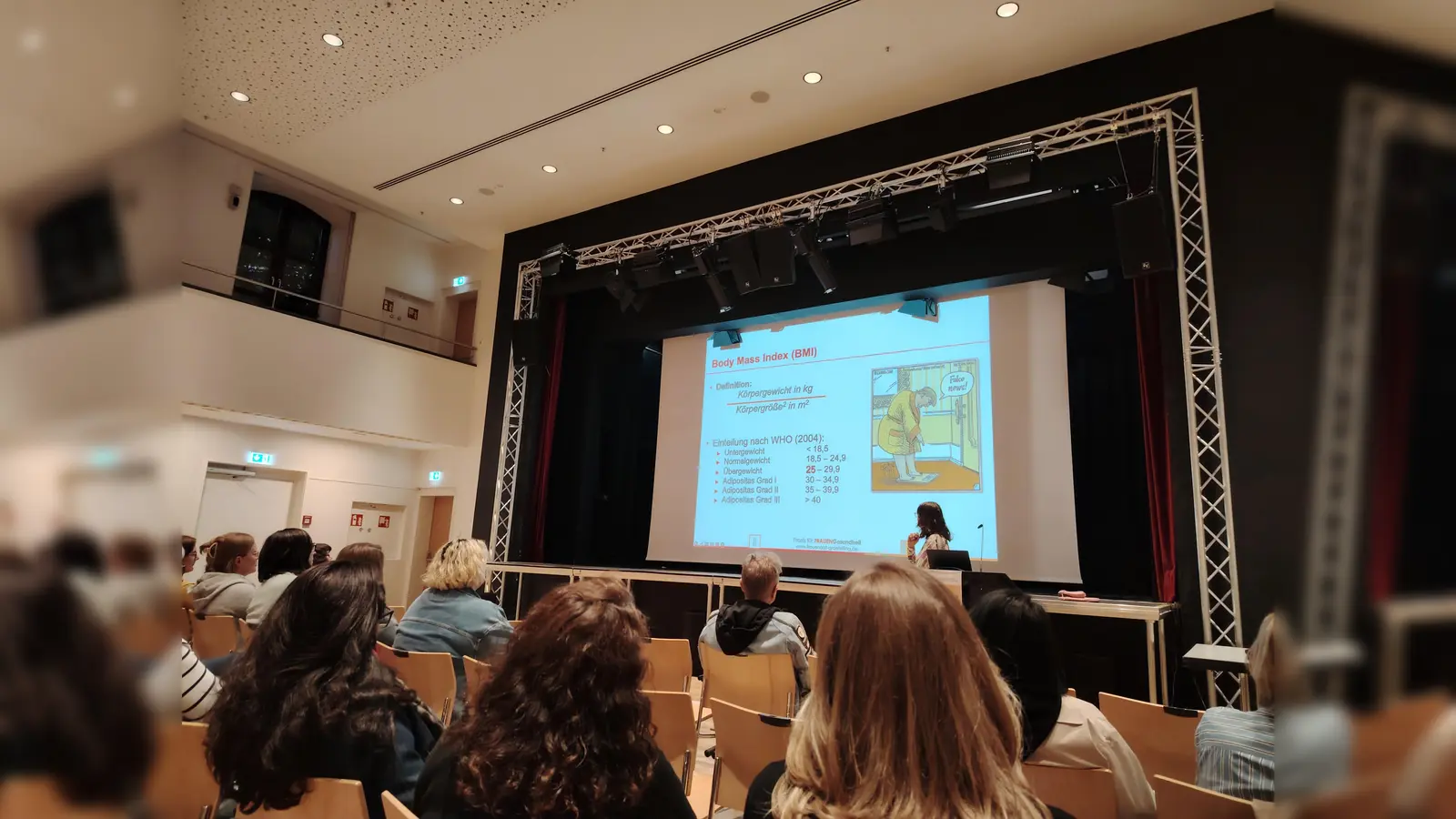 Zahlreiche Frauen hörten sich den Vortrag von Dr. Susanne Mauer an. (Foto: Gesundheitsregion Plus)