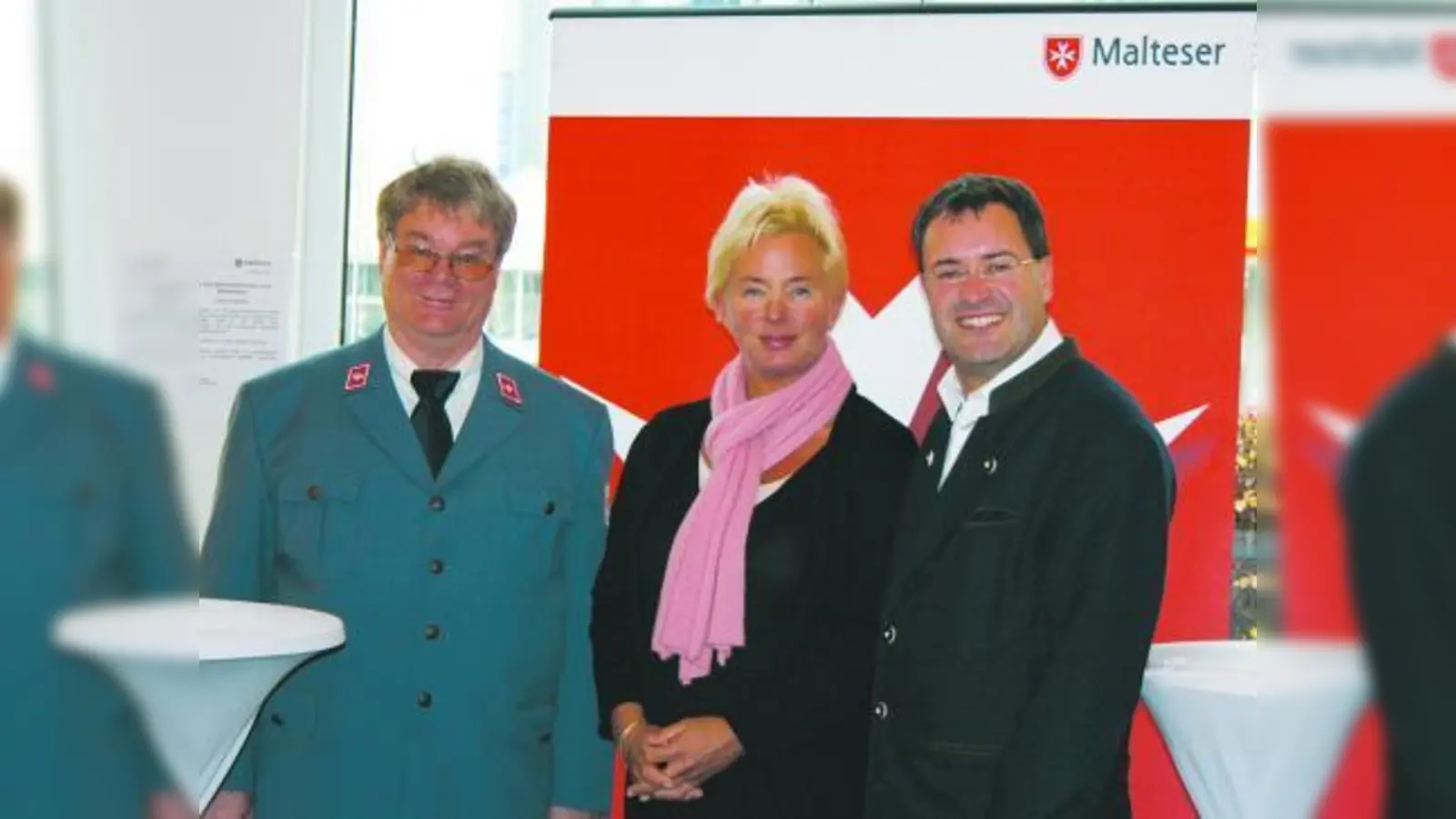 Stellten das Projekt Malteser Mahlzeiten Patenschaften vor (v.l.) Rupert Eichstetter, Dienstellenleiter der Malteser in Dachau, Lydia Staltner, Vorsitzende von Lichtblick Seniorenhilfe e.V. und Martin Lanzinger, Bezirksgeschäftsführer der Malteser im Bezirk München. (Foto: pi)