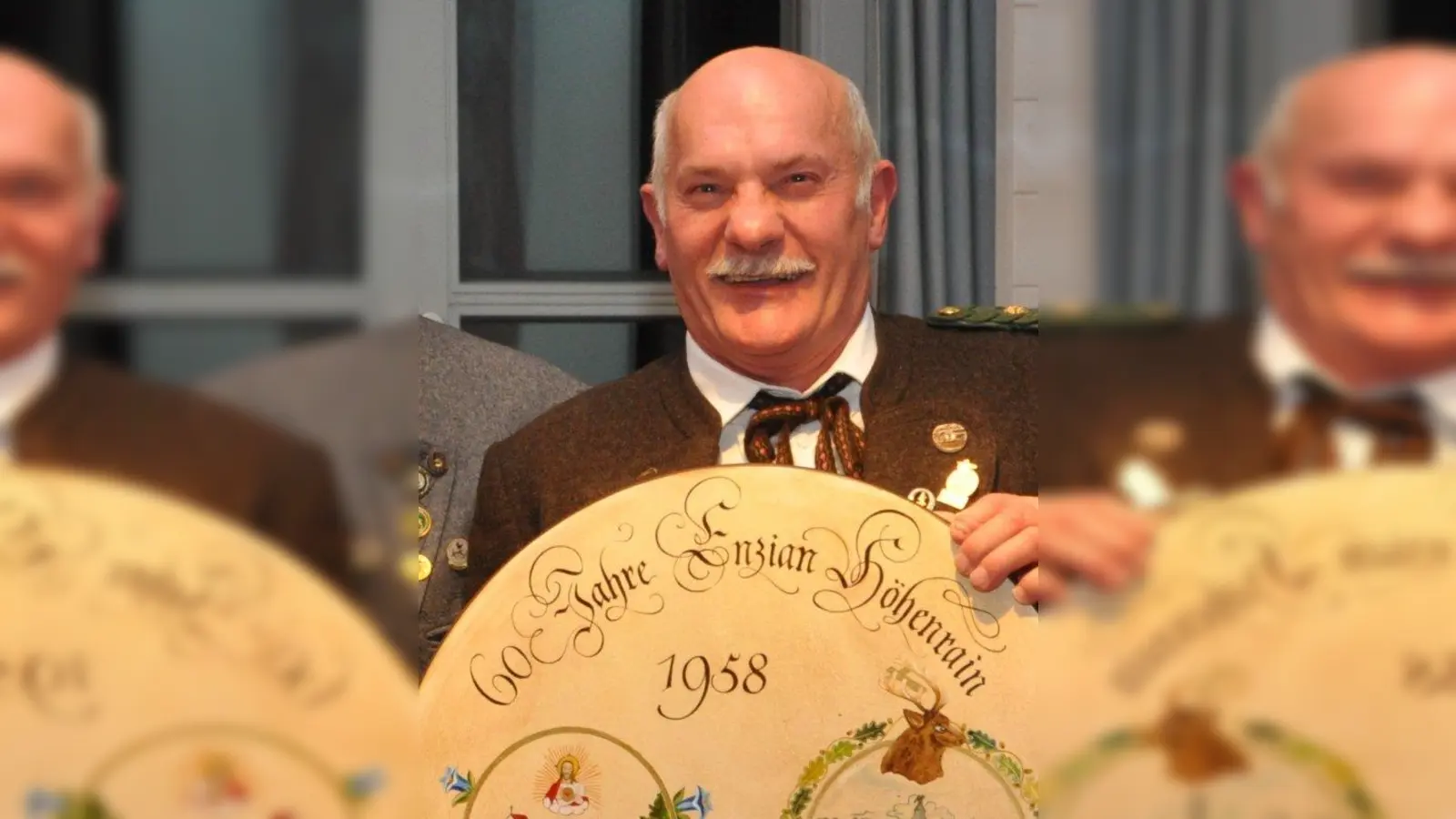 Die gelungene Jubiläumsscheibe der Enzianschützen hat in Ferdinand Graf einen stolzen Gewinner gefunden. (Foto: pr)