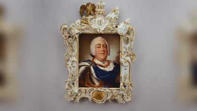 August III. von Sachsen-Polen: Porzellangemälde von Johann Martin Henrici, Meißen, 1753 (Foto: Bayerisches Nationalmuseum München)