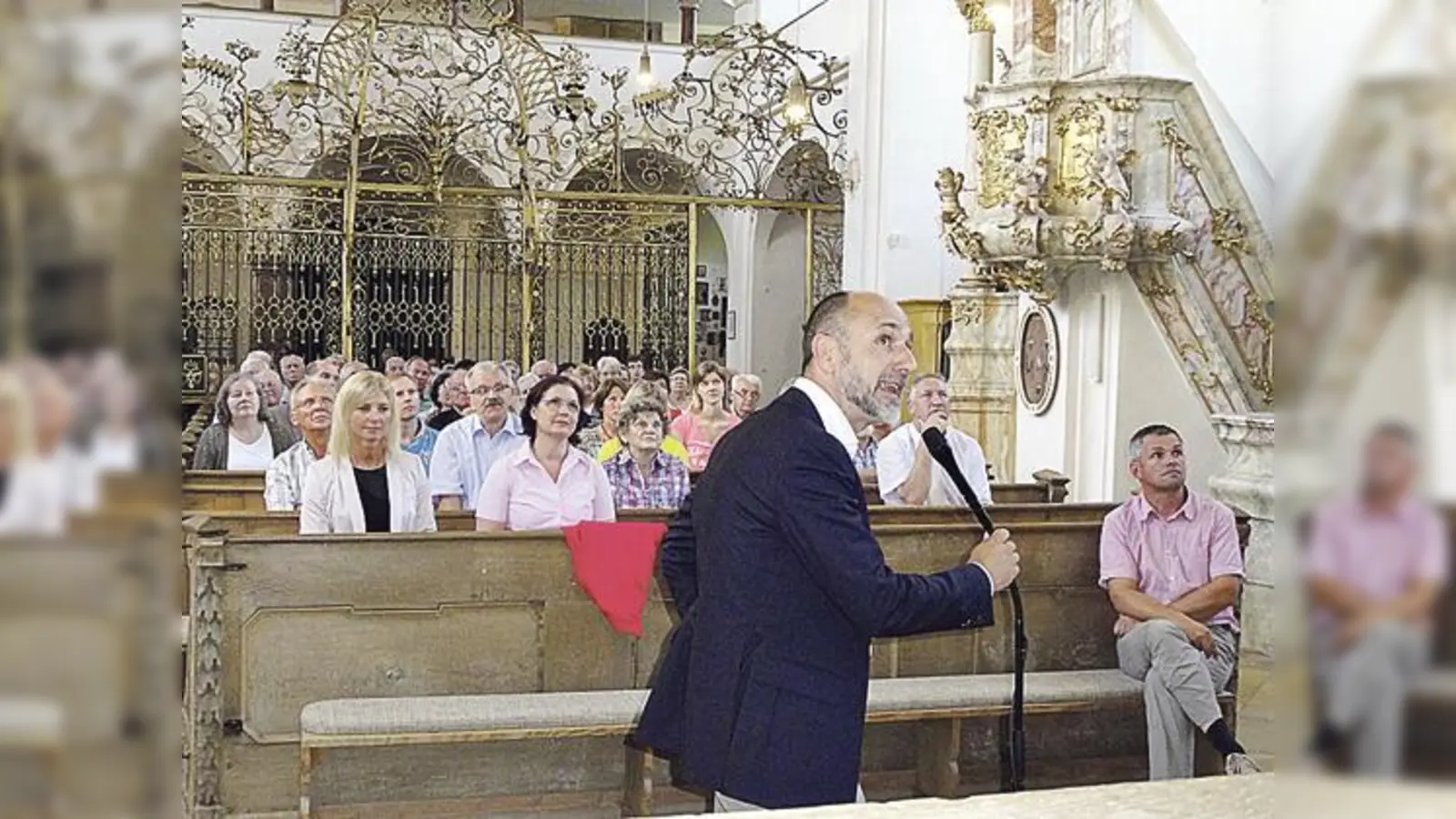 Chirstoph Kürzeder sprach über die verborgenen Schätze der Wallfahrtskirche Maria Thalheim.                                         (Foto: VA)