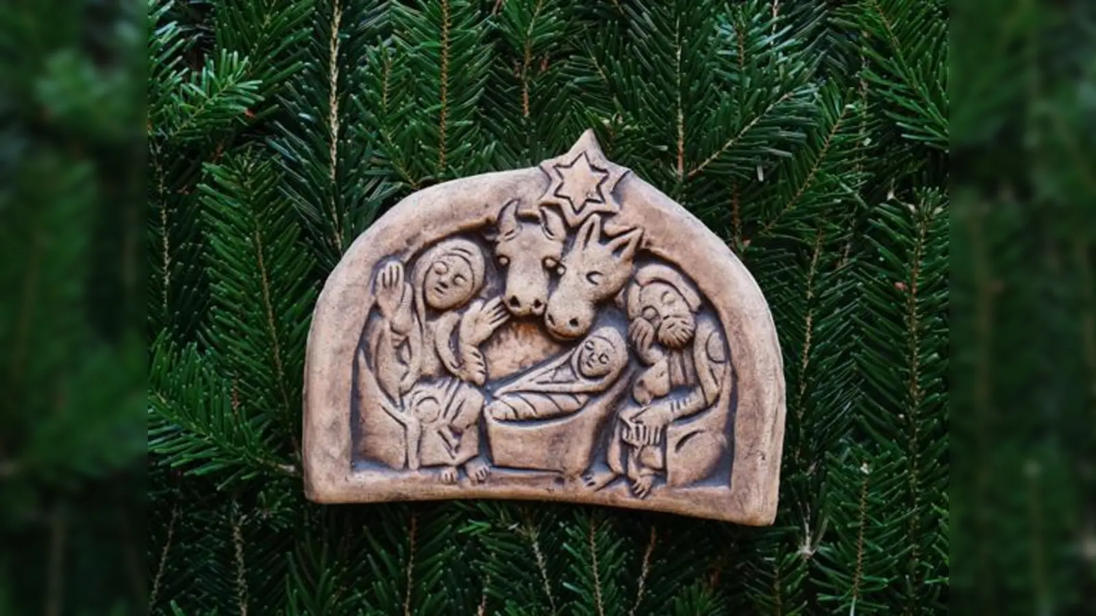 Reliefkrippe aus Ton, aus der Berg am Laimer Krippenausstellung.  (Foto: Franz Still)