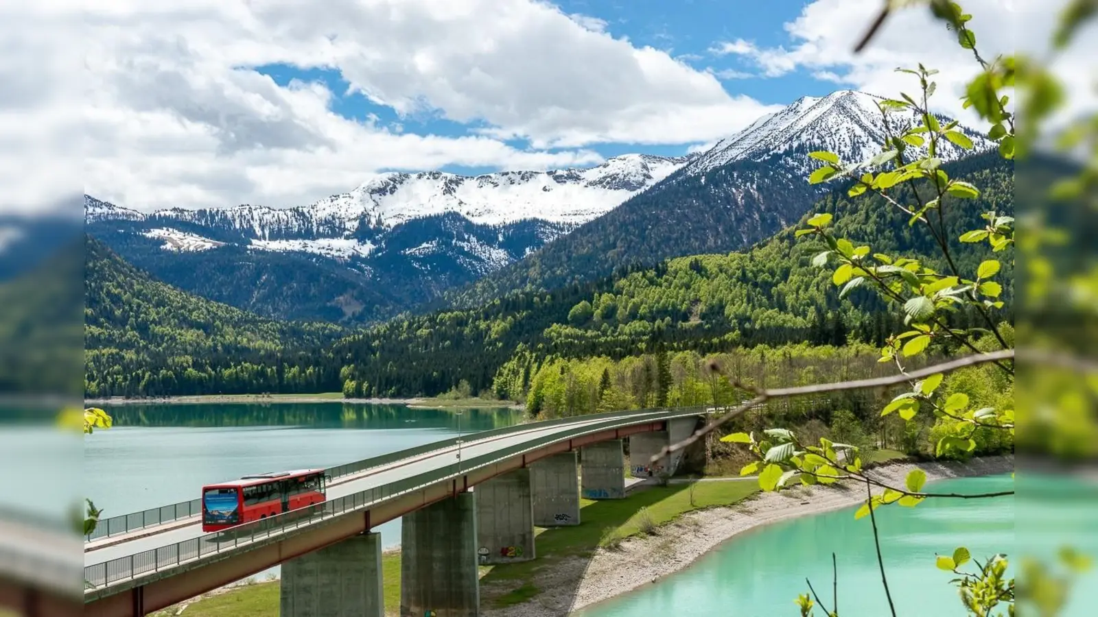 Der Bergsteigerbus auf dem Weg in die Eng. (Foto: DAV/Tobias Hipp)
