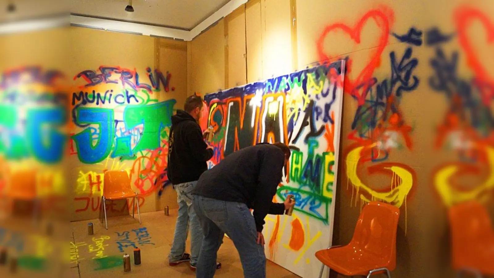 Gemeinsames Malen und sich Kennenlernen - das ist der Gedankevon Explosion der Farben. (Foto: Daniel Eichin)