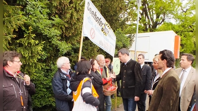 Da war er noch voll für die dritte Startbahn und musste sich deshalb einiges anhören: Der damalige bayerische Finanzminister Markus Söder 2013 in Schwaig. (Archivbild: kw )