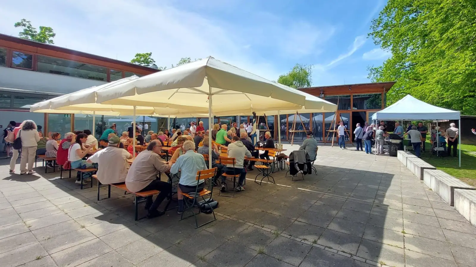 Das Gehörlosenzentrum München in der Lohengrinstraße lädt wieder zur Maidult ein. (Foto: GMU)