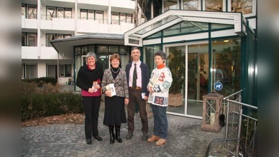 In Kooperation mit der Gemeinde Planegg steht im Alten- und Pflegeheim Planegg nun ein Kurzzeitpflegeplatz zur Verfügung. Das neue Angebot präsentierten Hildegard Thaler, Annemarie Detsch, Ulrich Spies und Irmengard Rösner (v.l.). (Foto: US)