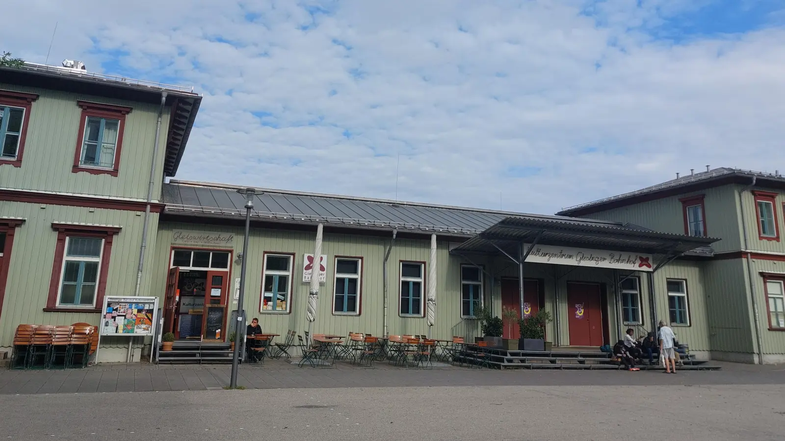 Im 1898 erbauten Giesinger Bahnhof ist heute ein Kulturzentrum eingerichtet. (Foto: bas)