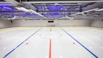 Kühler Sport auch an heißen Tagen: Ab sofort ist der SAP Garden für den Publikumslauf geöffnet. Hier im Bild zu sehen ist eine der Trainingseisflächen.  (Symbolbild: © Flo Hagena/ SAP Garden)