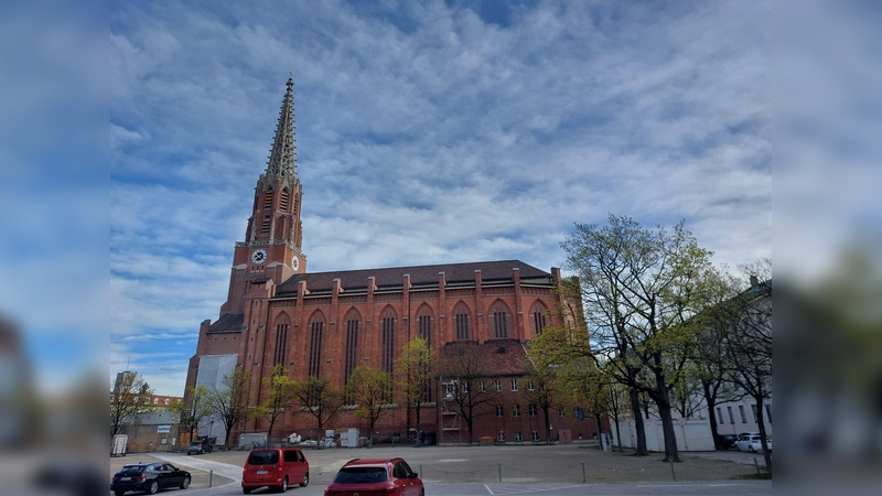 In der Mariahilfkirche am Mariahilfplatz findet ein Gospelbenefizkonzert statt. Spenden werden erbeten. (Foto: bas)