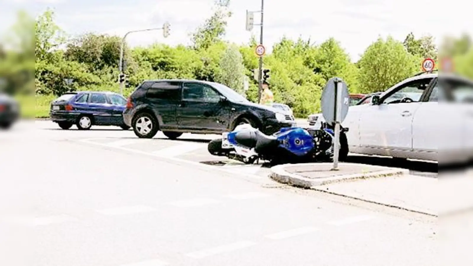 Der Motorradfahrer erlitt bei dem Unfall Frakturen. 	 (Foto: Polizei)