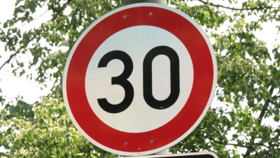Auf zwei Drittel der Herterichstraße gilt - zumindest zeitweise - Tempo 30. (Foto: job)