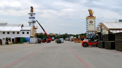 Bis am 20. September das Oktoberfest eröffnet wird, muss noch viel Arbeit geleistet werden.  (Foto: Robert Bösl)