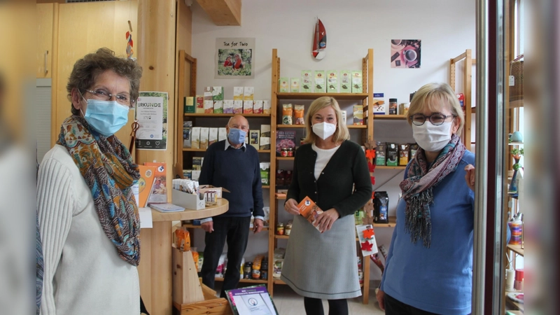 Die Ebersberger Landtagsabgeordnete Doris Rauscher war zu Besuch im Eine-Welt-Laden in Baldham. (Foto: MdL)