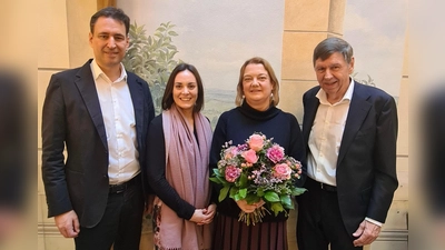 Im November wurde Claudia Küng (Zweite von rechts) als Bundestagskandidatin der CSU im Bundeswahlkreis München-Süd nominiert. Am Sonntag hat sie in diesem Wahlkreis gewonnen, wird aber dennoch nicht in den Bundestag einziehen.  (Foto: CSU)