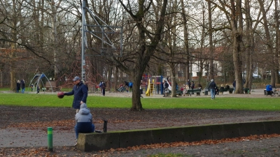 Aus Rücksicht auf Natur und Artenschutz kann laut Baureferat am Spielbereich im Grünwaldpark keine Lichtanlage eingerichtet werden. (Foto: kö)