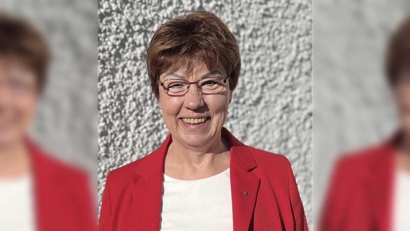 Bezirksrätin Irmgard Hofmann informiert über Patientenverfügung und Vorsorgevollmacht. (Foto: pr)