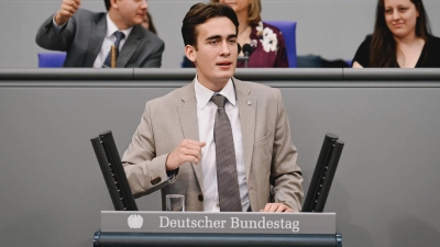Am Rednerpult im Deutschen Bundestag: Antonio Zubak aus Germering. (Foto: SU Bayern)