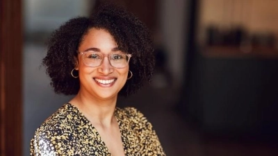 Sara Weber geht in ihrem Buch der Frage nach, wie Arbeit heute und morgen wirklich funktionieren kann. (Foto: © Sara Weber)