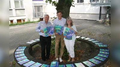Runde Sache: Das Team der VHS Würmtal stellte sein neues Programm vor. V.l. Jochen Schwerdtner, Kurt Landwehrmann und Annemie Wagner. (Foto: US)