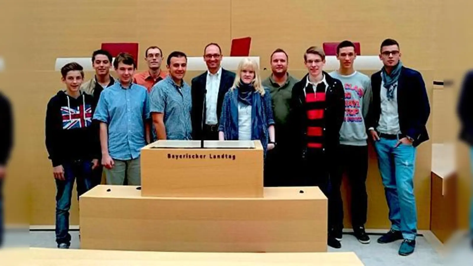 MdL Bernhard Seidenath (6.v.l.) empfing JU-Mitglieder im Bayerischen Landtag.	 (Foto: VA)