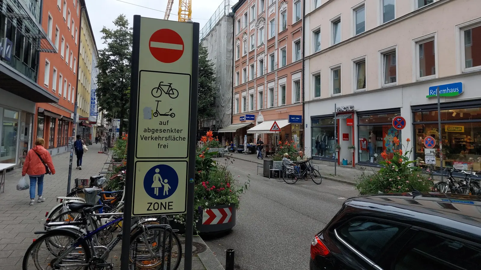 Die Testphase für die Fußgängerzone in der Weißenburger Straße endet am 29. Juli 2025. (Archivbild: bas)