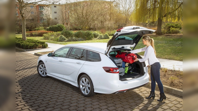 Gepäck gepackt und alles gut vorbereitet? Vor Antritt einer längeren Urlaubsfahrt gilt es aber auch, gut ausgeruht zu sein.  (Foto: © Auto-Medienportal.Net/Opel)